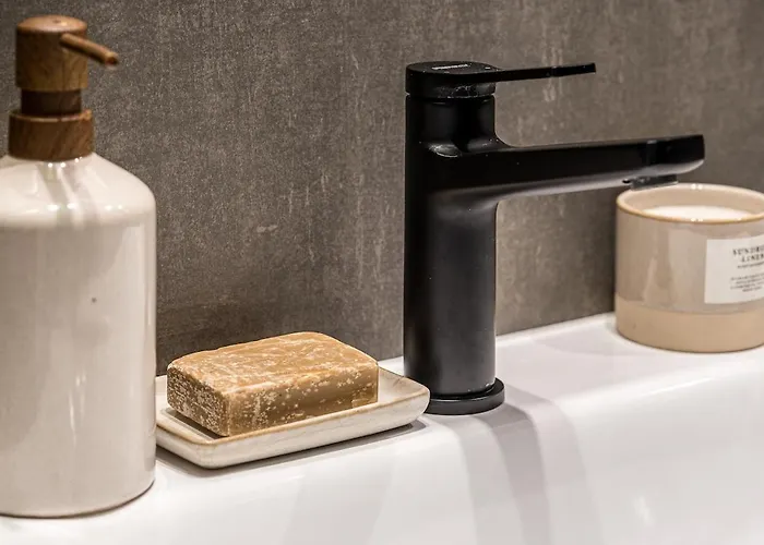 With Free Parking And Self Check In *